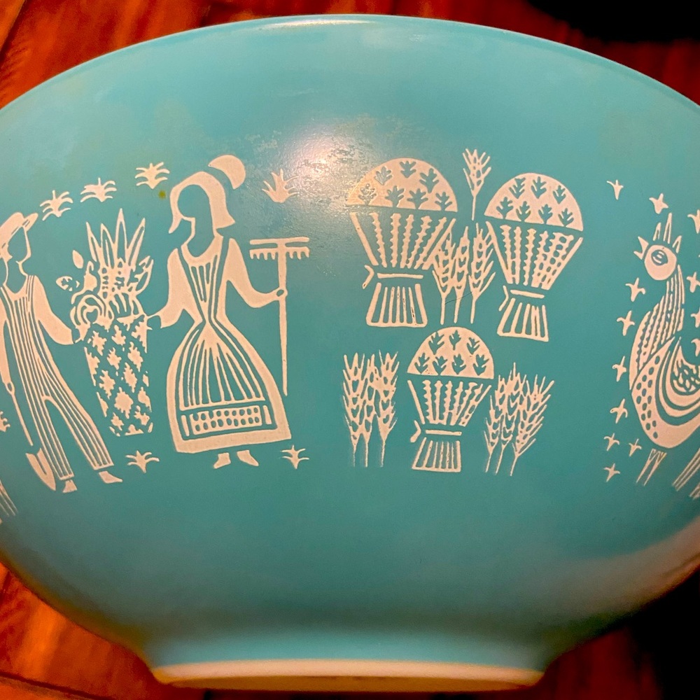 Pyrex turquoise or similar blue 4 quart bowl
